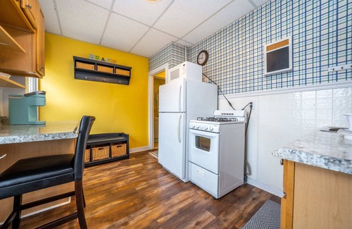 Ocean Grove Apartment | The Allenhurst, Beach Apartment 15 - Midsize 1.5 Bedroom - with Living Area, Ki