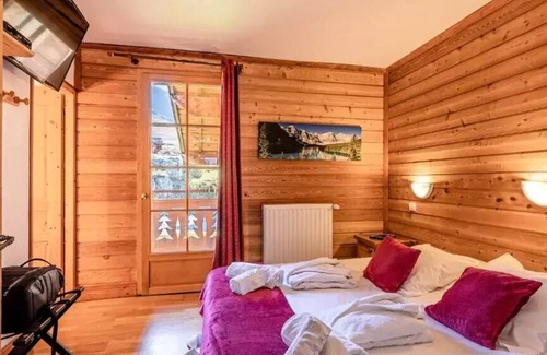 Viel-Alpe Ski Chalet | The Altiport Chalets - 6 Room Chalet Cabin 12 People