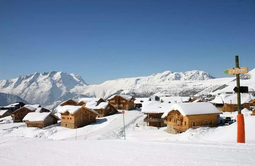 Viel-Alpe Ski Chalet | The Altiport Chalets - 6 Room Chalet Cabin 12 People