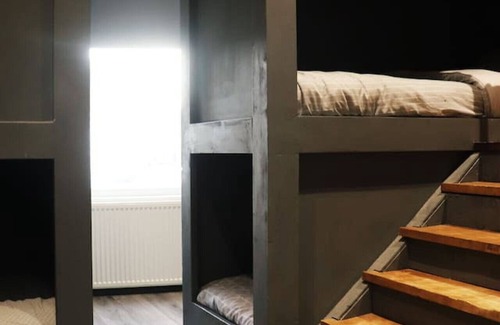 Anfield Cabin | The Anfield View B&B - 9 Bed Room