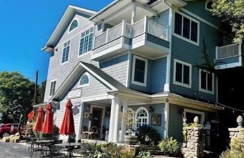 Harbor Springs Apartment | The Annex – Lxry Suite in Downtown Harbor Springs!