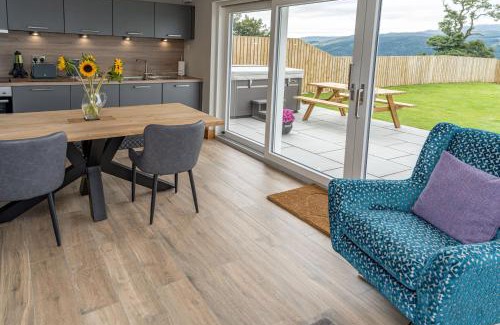 Aberfeldy Villa | The Annexe, Luxury Property with Hot Tub at Pitilie Pods