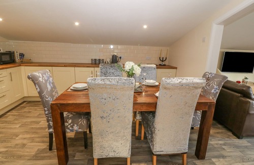 Elim Cottage | THE APARTMENT AT PLAS YR EITHIN, pet friendly in Llanfechell