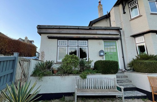 Lyme Regis Cottage | THE APARTMENT AT QUEEN ANNE'S LODGE, pet friendly in Lyme Regis