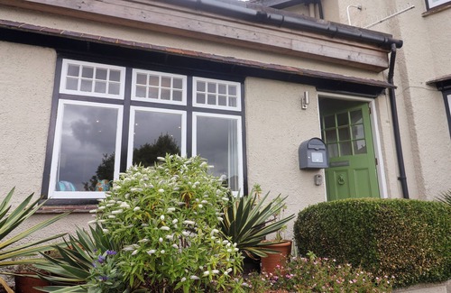 Lyme Regis Cottage | THE APARTMENT AT QUEEN ANNE'S LODGE, pet friendly in Lyme Regis