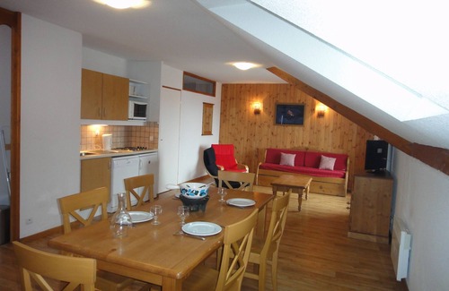 Puy-Saint-Vincent Apartment | The apartment Puy St Vincent, 3 bedrooms, pool, sauna. 6/8 pers. Ski slopes