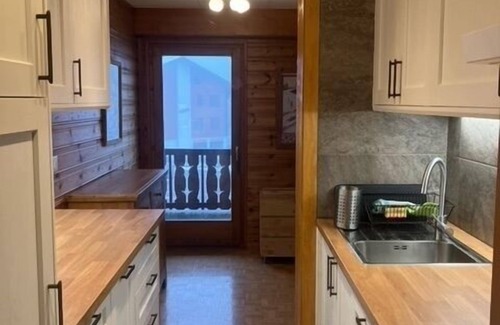 Barboleusaz Ski Chalet | The apartment is ideally located on the Place de la Barboleuse in Gryon, close to shops, restaurants