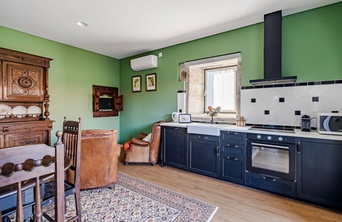 Venade Apartment | The Arches House surrounded by nature