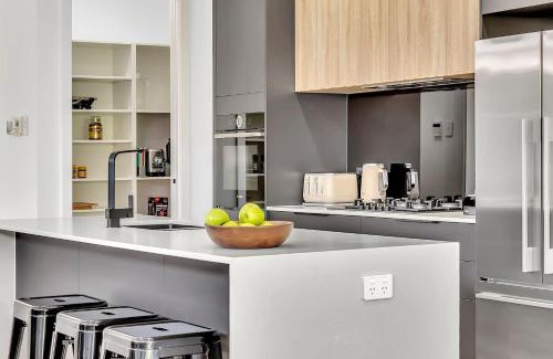 Flinders Park House | The Art of Zen - Modern Comfort between Beach and CBD