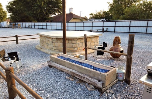 Waynoka House | The Ash Street Stables Villas
