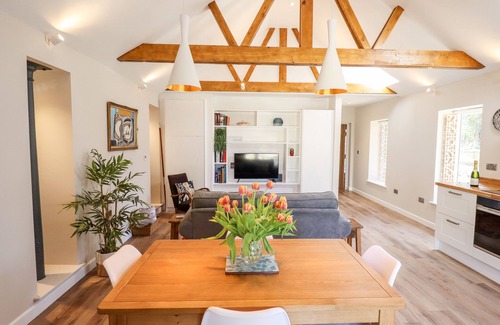 Sleaford House | THE ASPARAGUS SHED, pet friendly, with a garden in Heckington