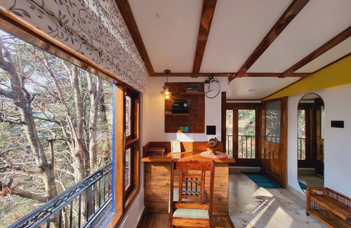 Chhota Shimla Apartment | The Attic Suite at Shimla Gypsy with 360° view and a sky roof