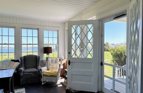 Mid-Coast and Islands Cottage | The Auburn Colony is for the vacationer who wants to tap into the history and traditions of colon.