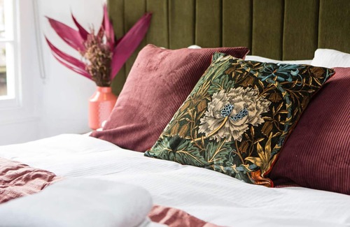 Askrigg Apartment | The Austin Suite at Skeldale House