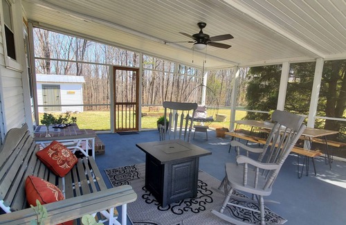 King House | The B's Nest-Cozy County Heaven! 5 Star Host!