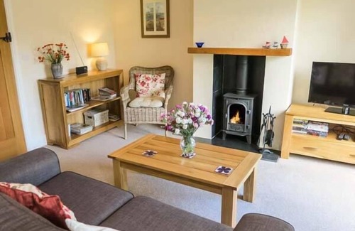 Watchet Cottage | THE BAKERY, character holiday cottage, with open fire in Watchet