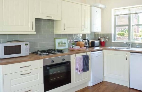 Watchet Cottage | THE BAKERY, character holiday cottage, with open fire in Watchet