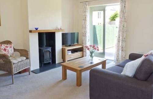 Watchet Cottage | THE BAKERY, character holiday cottage, with open fire in Watchet