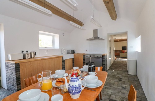 Horton Cottage | THE BARN AT CHATSWORTH FARM, family friendly in Brown Edge
