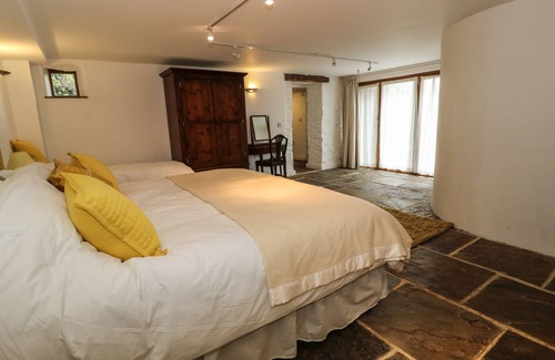 Peak District National Park Cottage | THE BARN AT SMALLDALE HALL, pet friendly, with a garden in Bradwell