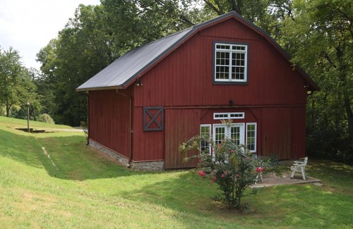 Hendersonville House | The Barn in Hendersonville