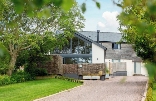 Llanfechell House | THE BARN, romantic, luxury holiday cottage in Llanfechell