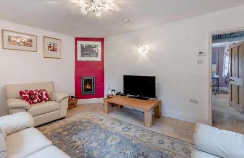 Woofferton House | The Barracks - Cottage
