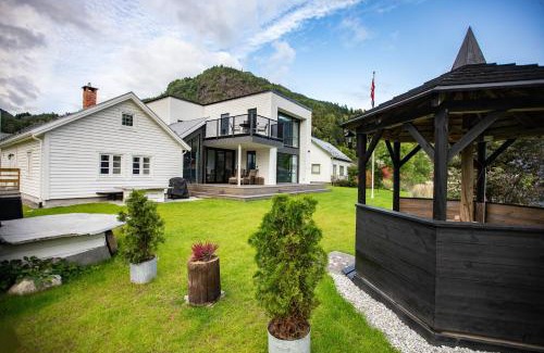 Luster Villa | The Bath house on the beach in peaceful and idyllic Luster