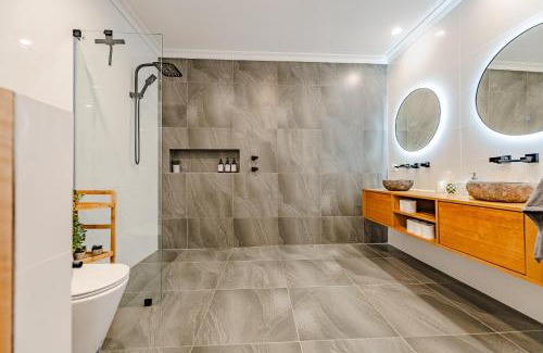 Waikiki House | The Bay House- Beachfront Ocean Views