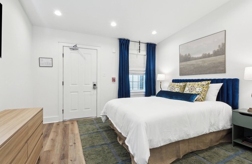New Orleans Hotel | The Bayou Room at Faubourg Orleans. Queen Suite with living area and kitchenette