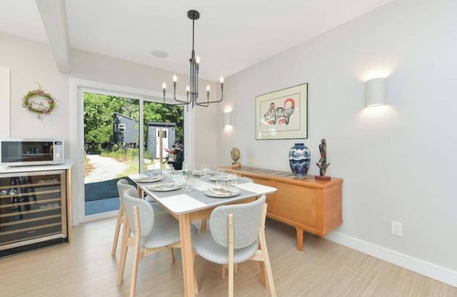 North Saanich House | The Bayside Cottage Oceanview Vacation Home