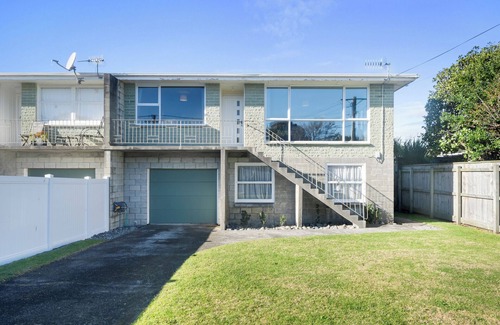 Paraparaumu Beach House | The Beach Base - Paraparaumu Holiday Home