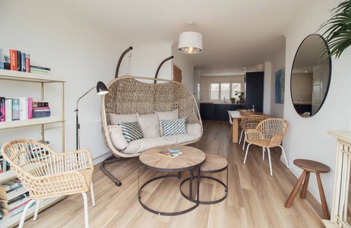 Seaford Cottage | The beach box - a houses that sleeps 6 guests in 3 bedrooms