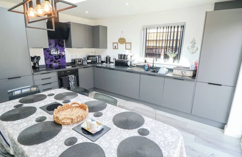 Mablethorpe and Sutton Cottage | THE BEACH HAVEN, pet friendly, country holiday cottage in Mablethorpe