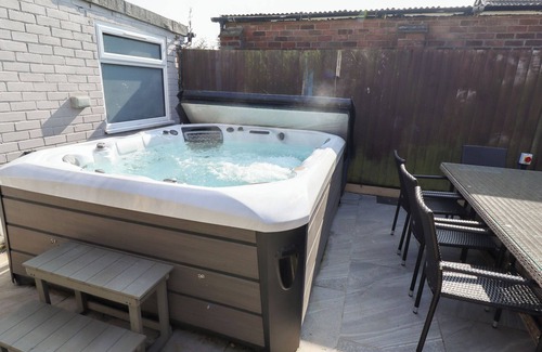 Mablethorpe and Sutton Cottage | THE BEACH HAVEN, pet friendly, country holiday cottage in Mablethorpe
