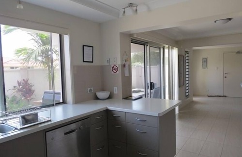 Ballina Apartment | The Beach House- quiet, private and close to all you need for a relaxing holiday