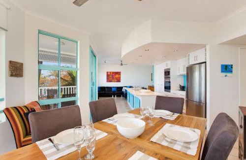Trinity Beach Apartment | The Beach Shack 3BR Waterfront Resort, Own WIFI