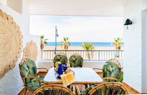 Bolnuevo House | THE BEACH (VILLA MAR) - Fantastic beach front apartment - Free WiFi