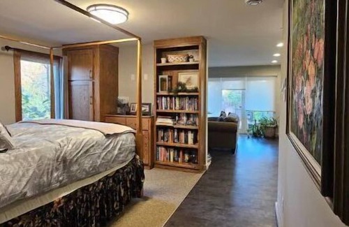 Cushing Resort | The Beahive resort. Unit #1 Lakefront on lake Alex