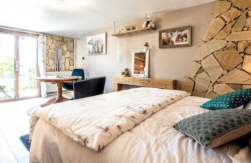 Monthion House | THE BEAR LOFT - MONTHION