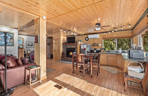 Gold Bar Apartment | The Bears Den - Quiet riverside getaway