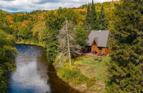 Lac Superieur Village Ski Chalet | The Beaver Lodge by Escapades Tremblant