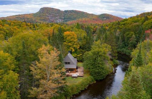Lac Superieur Village Ski Chalet | The Beaver Lodge by Escapades Tremblant