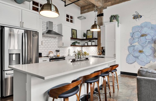 Brazos Condo | The Beehive - The Buzz of Downtown Waco