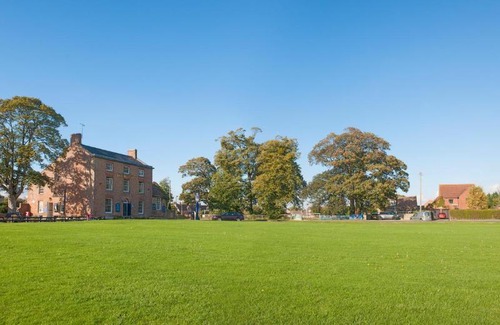 Frampton on Severn Hotel | The Bell Inn
