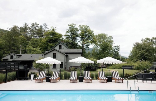 Phoenicia House | The Bend: Loft Pool Sauna Fire Pits Creek
