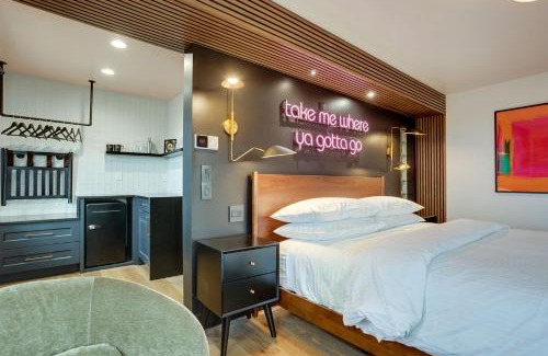 Newport Hotel | The Berry at The Louie Boutique Motel, Walk to Everything! Dog Friendly!