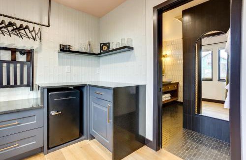 Newport Hotel | The Berry at The Louie Boutique Motel, Walk to Everything! Dog Friendly!