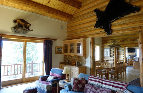 West Yellowstone Cabin | The Best & Coziest Cabin for Big Families/Groups in West Yellowstone!