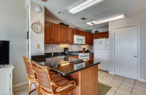 East End House | THE BEST GULF AND POOL VIEWS are here at Ocean Mile K5.